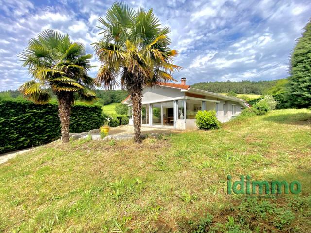 Magnifique maison sur un terrain de 2585 m2 proche de Bourg