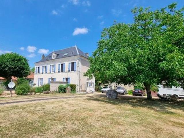Magnifique manoir avec gîte et dépendances maison et gite 3. 341m² Aubeterre sur Dronne