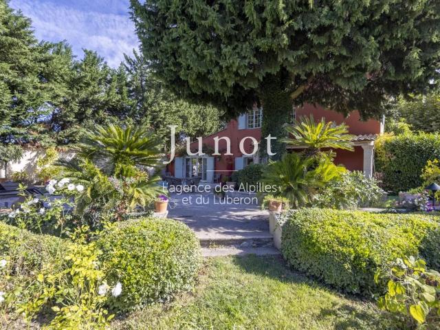 Magnifique Mas du XIXe siècle restauré avec raffinement 210m² Saint Rémy de Provence