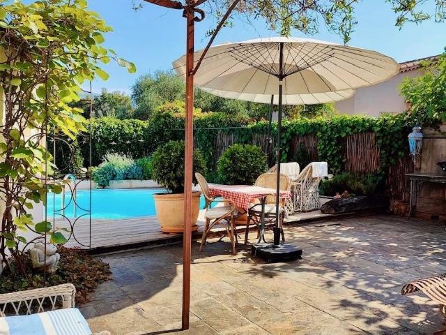 Magnifique Mas plein de charme à vendre à Roquefort les Pins. 245m² Roquefort les Pins