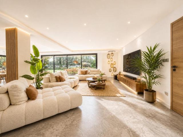 Magnifique Mas Renove Au Coeur Des Alpilles 220m² Saint Marc Jaumegarde