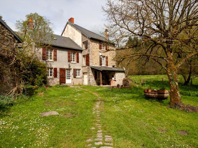 Magnifique moulin chargé d’histoire au cœur de la nature cre. 142m² Saint Vaury