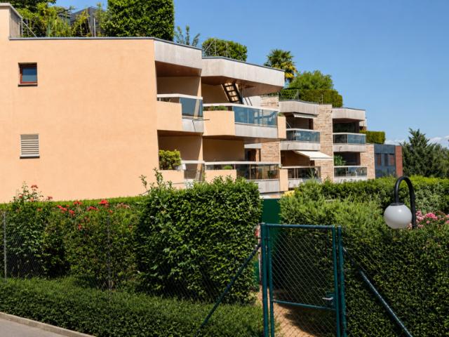 Magnifique attique de 3,5 pièces avec terrasse, rooftop privatif et vue partielle sur le lac Aux portes de Genève