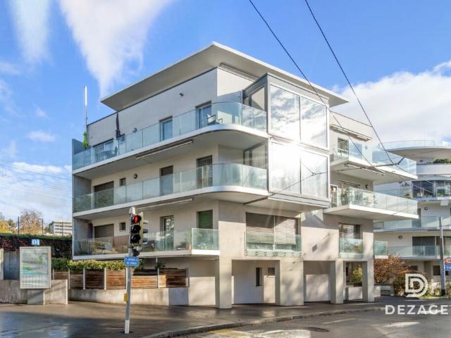 Magnifique attique duplex de 165 m² avec terrasse entre Lausanne et Pully, proche de toutes les commodités