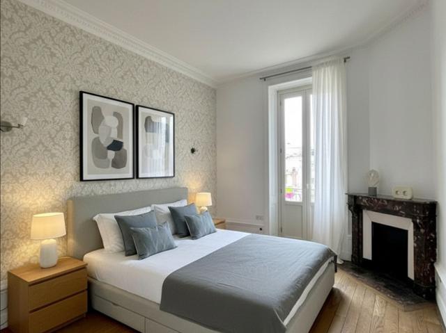 Magnifique appartement au deuxième étage avec un locataire