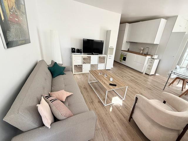 Magnifique appartement avec balcon refait à neuf dans une copropriété de grand standing Exelmans/ Porte D'Auteuil