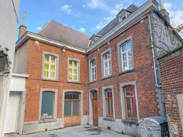 Magnifique appartement de caractère avec grande cour