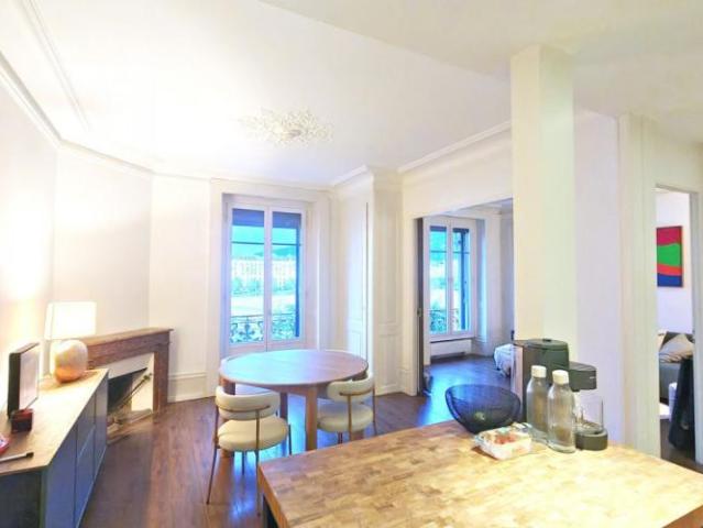 MAGNIFIQUE APPARTEMENT DE CHARME À PLAINPALAIS