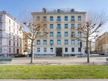 Magnifique appartement de standing de 8.5 pièces avec balcons et vue sur le lac