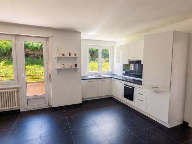 Magnifique appartement de 2,5 pièces entièrement rénové avec balcon