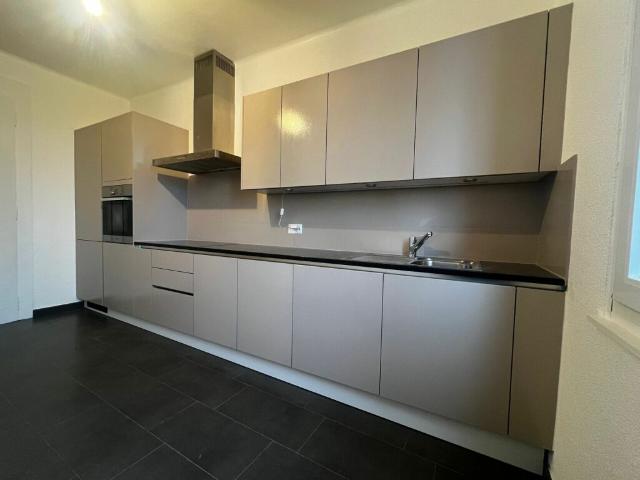 Magnifique appartement de 6 pièces au dernier étage d'un immeuble de caractère Rue Edouard Desor 3 à Neuchâtel