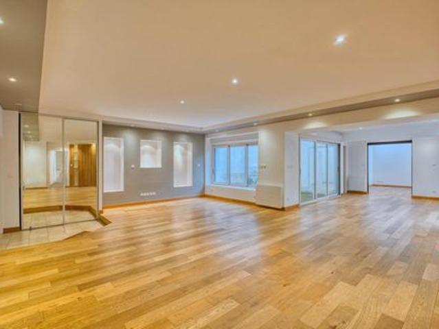 Magnifique appartement en plein centre mais calme!