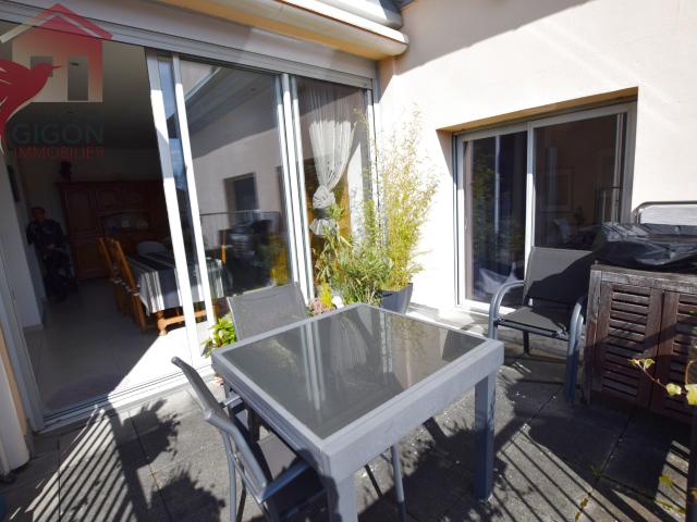MAGNIFIQUE APPARTEMENT F6 RECENT et CONTEMPORAIN donnant sur terrasse 'Sud' avec vue dégagée.