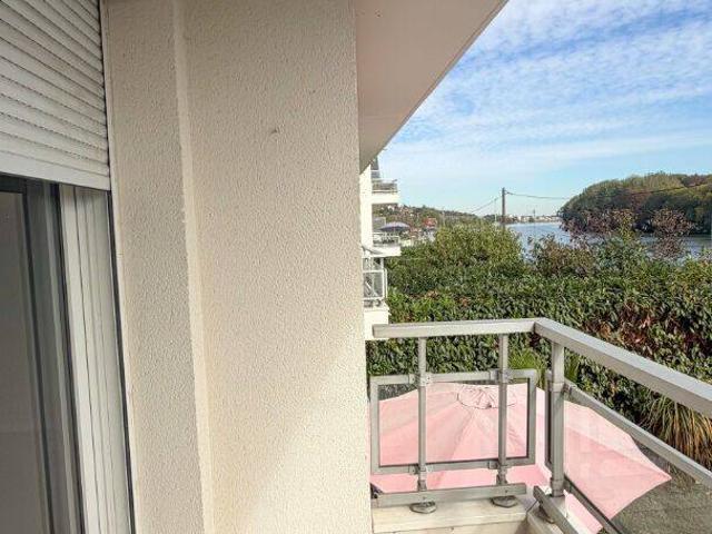 MAGNIFIQUE APPARTEMENT F2 AVEC VUE DIRECTE SUR LA SEINE / BALCO