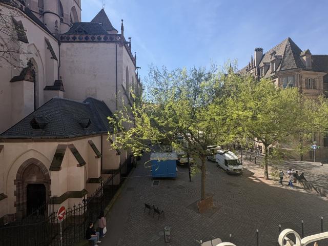 Magnifique appartement F3 86m2 avec vue dégagée Place Saint Thomas Strasbourg centre
