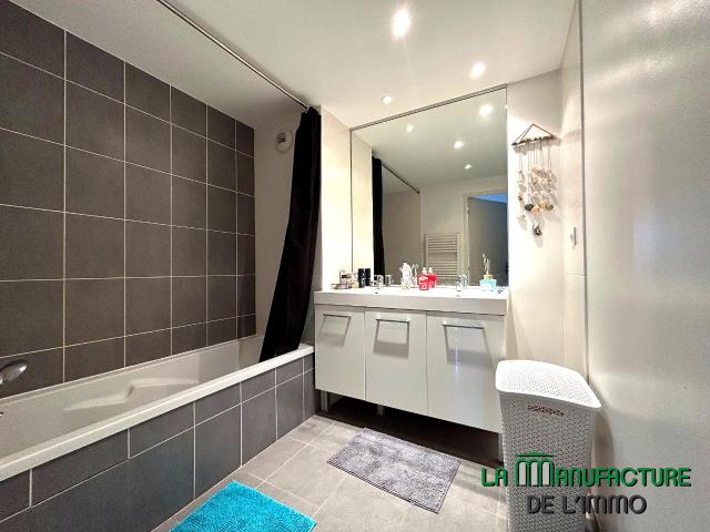 MAGNIFIQUE APPARTEMENT T3 2 CHAMBRES GARAGE