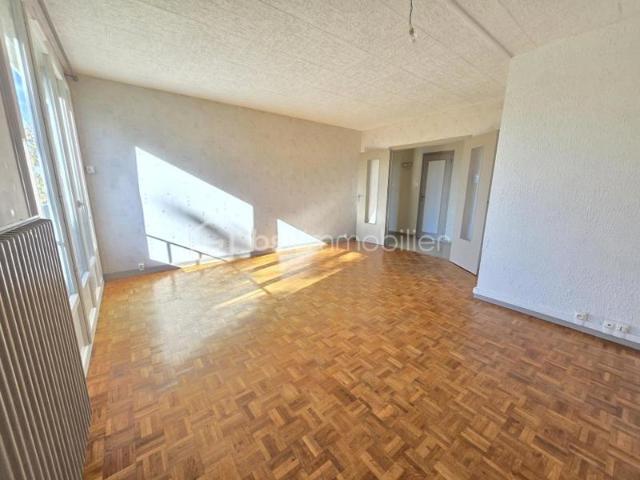 Magnifique appartement type T4 de 66 m² avec cave à NEVERS