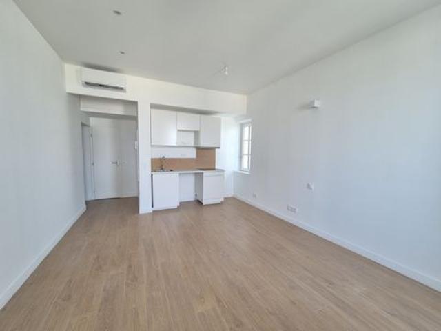MAGNIFIQUE APPARTEMENT VUE MER NON MEUBLE
