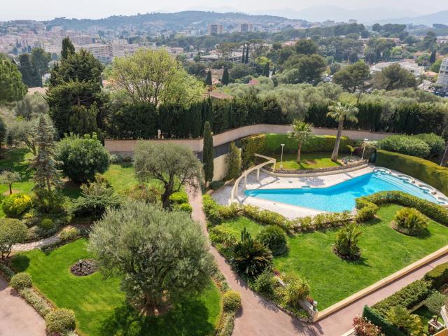 Magnifique appartement 110 m2 Terrasse 57 m2 + Parking 110m² Le Cannet