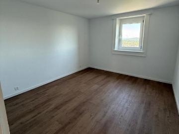 Magnifique appartement 2.5 pièces entièrement rénové – cadre moderne avec vue dégagée