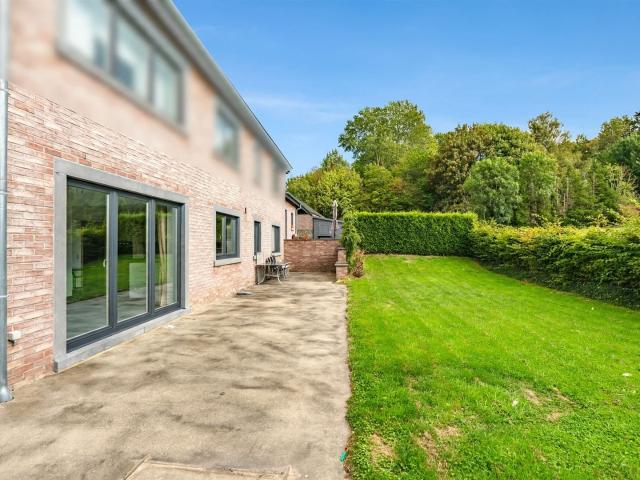 Magnifique appartement 2ch, garage et jardin!