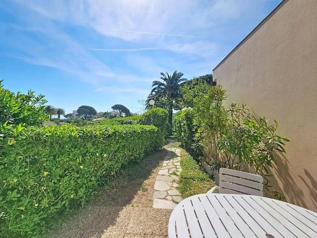 Magnifique appartement 2P en rez de jardin, 06600 Antibes 'La Fo