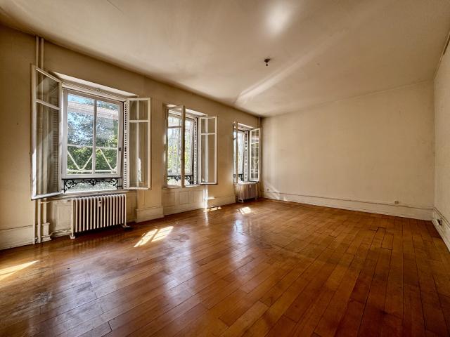 Orangerie: magnifique appartement 6 pièces dans l'ancien. Situation exceptionnelle