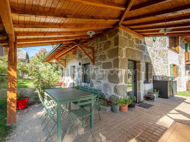 Magnifique bâtisse de caractère rénovée / Garage + Mezzanine et combles