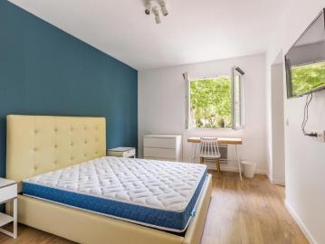 Magnifique chambre en colocation entièrement meublée et équipée avec salle de bain privée – Hôpital Bicêtre métro 14