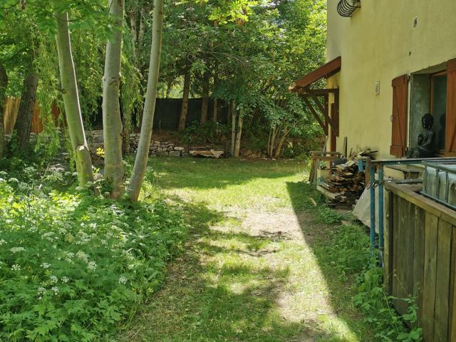 MAGNIFIQUE CHALET AU COEUR DU VILLAGE AVEC VUE SUR LA MONTAGNE AVEC PISCINE ET STUDIO