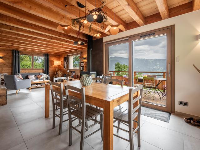 Magnifique chalet avec vue panoramique sur les montagnes à V. 225m² Verchaix
