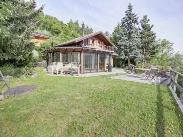 Magnifique chalet dans la nature avec jardin d'hiver !