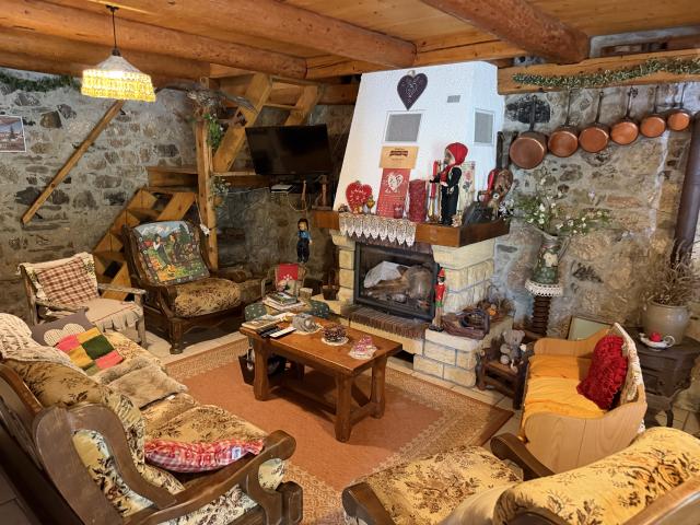 MAGNIFIQUE CHALET D'ALPAGE AU PIED DES PISTES ET A 10MIN EN VOITURE DU VILLAGE