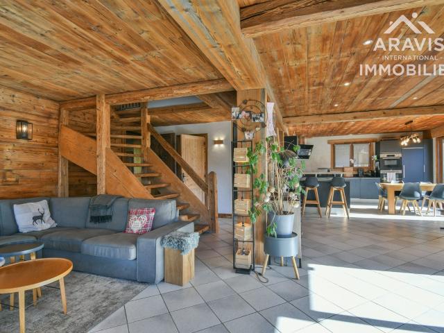 Magnifique chalet de 276m2 idéalement situé 250m² Saint Jean de Sixt
