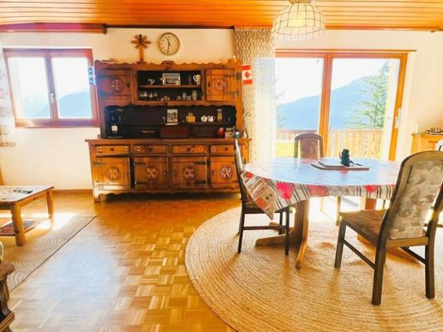 Magnifique chalet de 3.5 pièces Spacieux et lumineux Endroit très calme Magnifique vue Bien situé
