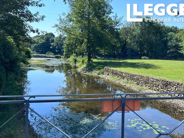 Magnifique château de sept chambres avec une île privée de 6 533 m² avec vues panoramique sur Creuse