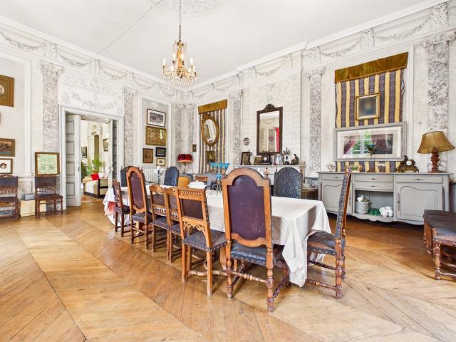 Magnifique château du 16ème siècle avec sa chapelle dans un. 500m² Monflanquin