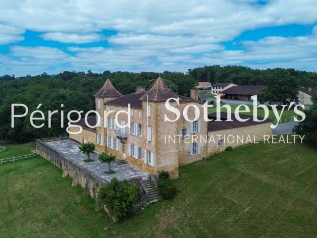 Magnifique château du XVIIIe siècle dans le Lot et Garonne 559m² Fumel