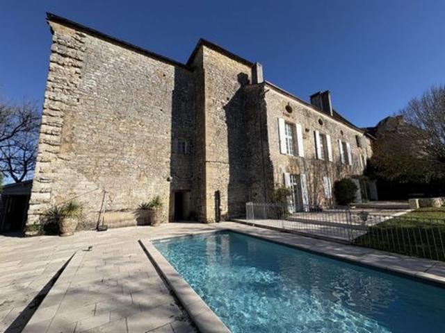 Magnifique Château Restauré à Sainte Orse Dordogn