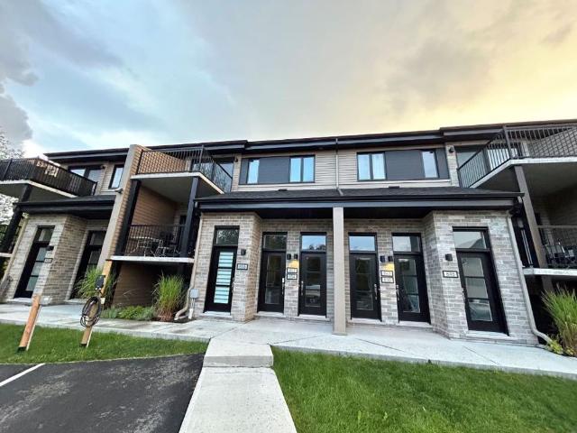 Magnifique condo 5 ½ SEMI MEUBLÉ à louer 5 électros inox inclus à Granby