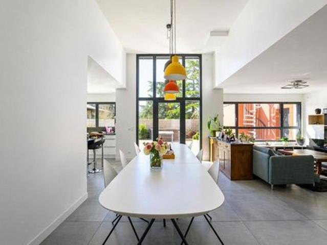 Magnifique Contemporaine avec 4 suites garage et jardin