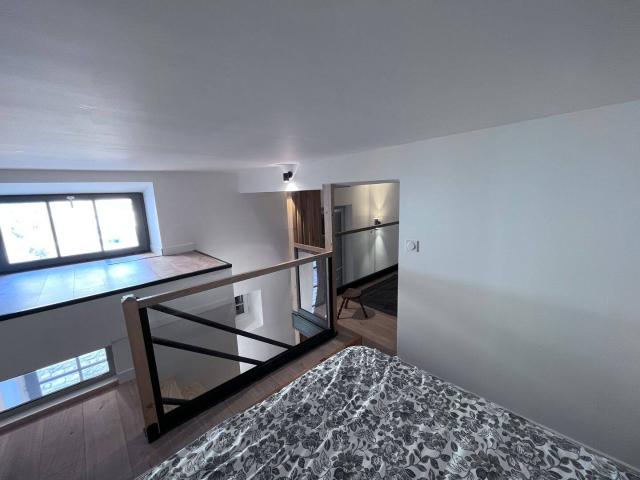Magnifique Duplex T3 Meublé — Rénovation Haut de Gamme Travertin, parquet, Bois, Acier