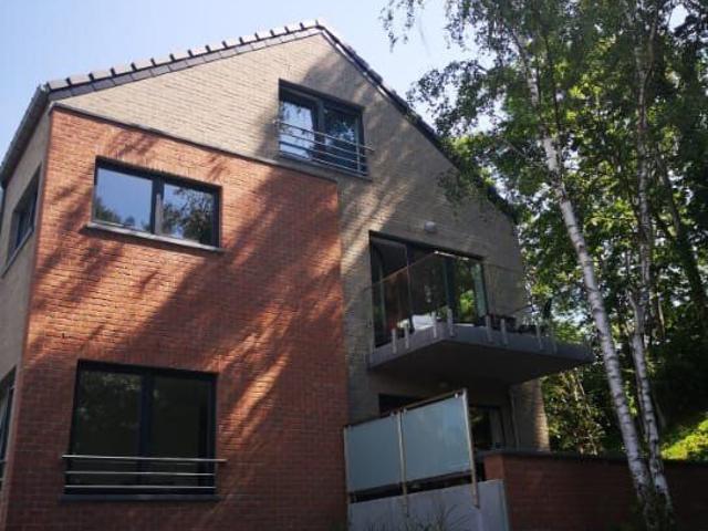 Magnifique duplex en bordure de bois, moderne et neuf