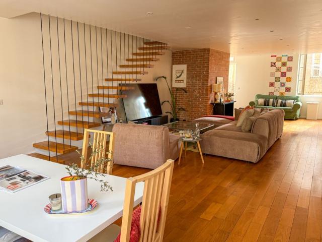 Magnifique Duplex loué meublé dernier étage avec terrasse de