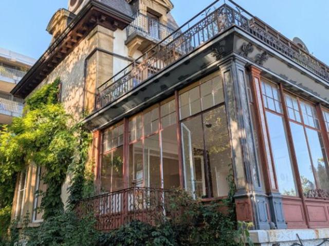 Magnifique duplex mansardé, charme et caractère au sein d'une demeure de maître