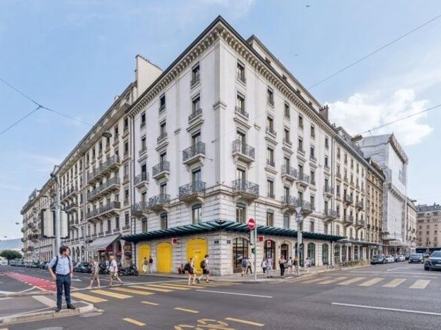 Magnifique duplex rénové de 7 pièces avec balcon au coeur de genève