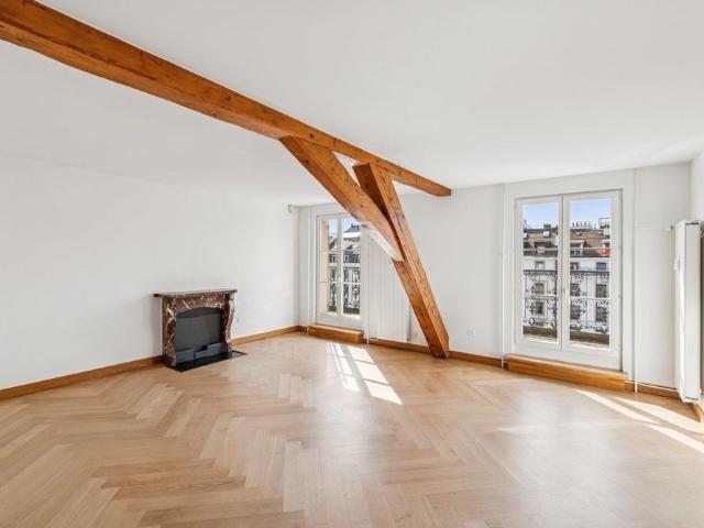 Magnifique duplex rénové de 7 pièces avec balcon au coeur de genève