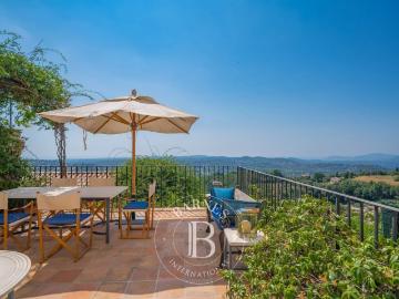 Magnifique demeure avec vue époustouflante 326m² Châteauneuf Grasse