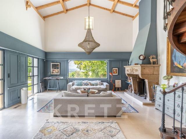 Magnifique Demeure avec vue et Terrain constructible 436m² Limonest