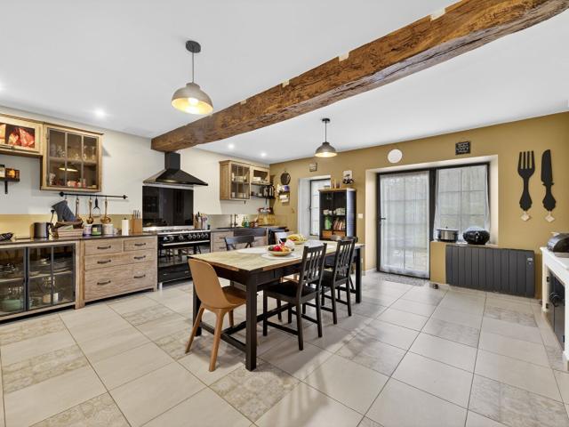 Magnifique demeure en pierre avec piscine et gîte 424m² Saint Emilion